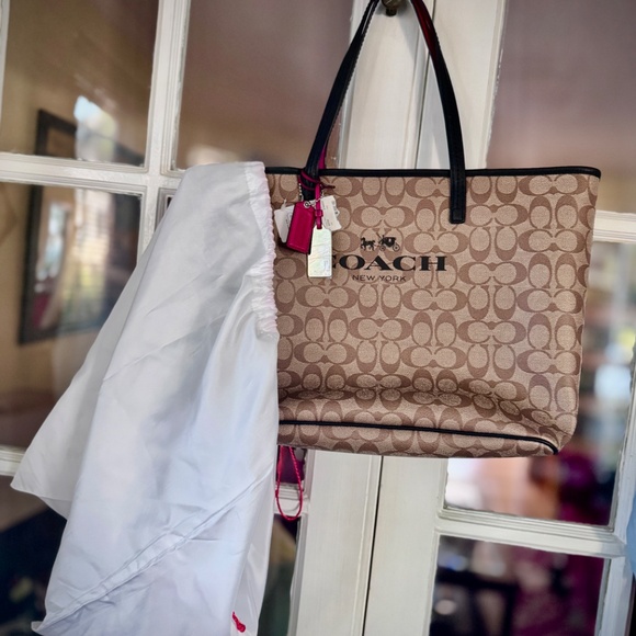 NWT Coach New York Tote Tan Brown Black & Red w/Dust Bag - Picture 12 of 13